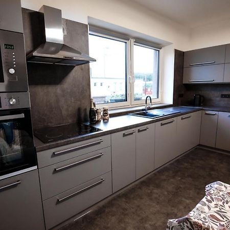 Apartman Devade Se Dvema Loznicemi A Wifi Pripojenim Trutnov Exterior photo