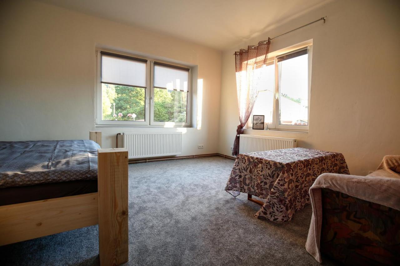 Apartman Devade Se Dvema Loznicemi A Wifi Pripojenim Trutnov Exterior photo